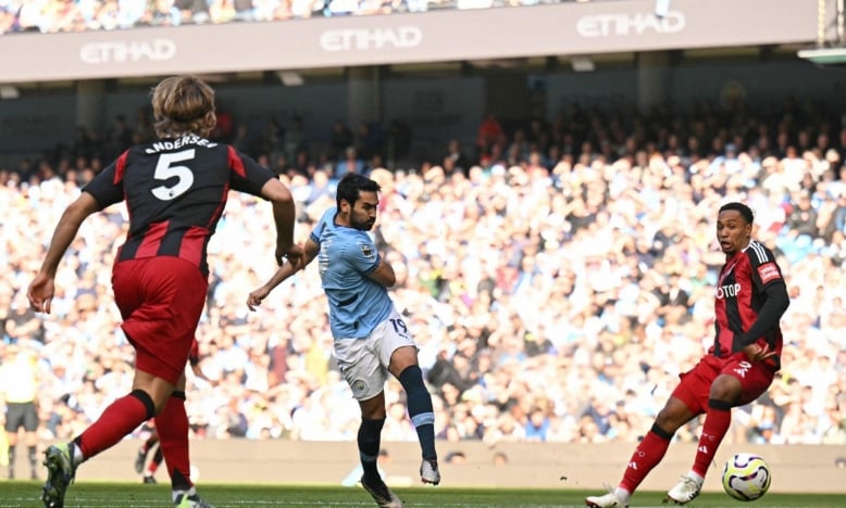 Thắng nghẹt thở Fulham, Man City bám sát ngôi đầu của Liverpool