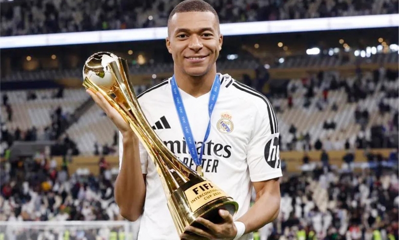 Kylian Mbappe vô địch World Cup, tạo cột mốc vàng son