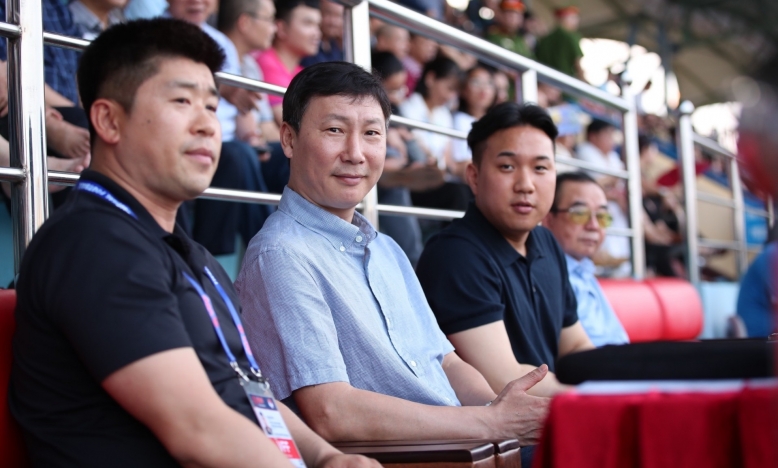 HLV Kim Sang Sik gọi 2 cầu thủ đầu tiên lên ĐT Việt Nam?