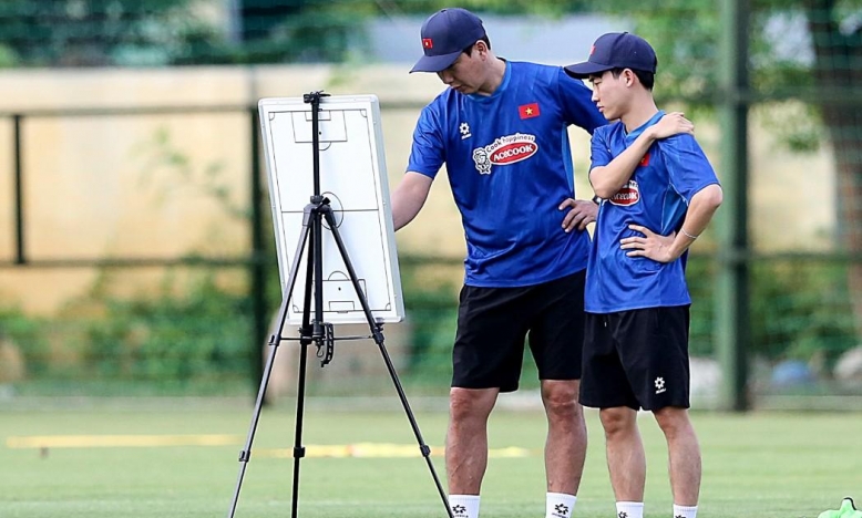 HLV Kim Sang Sik ra phán quyết về danh sách ĐT Việt Nam