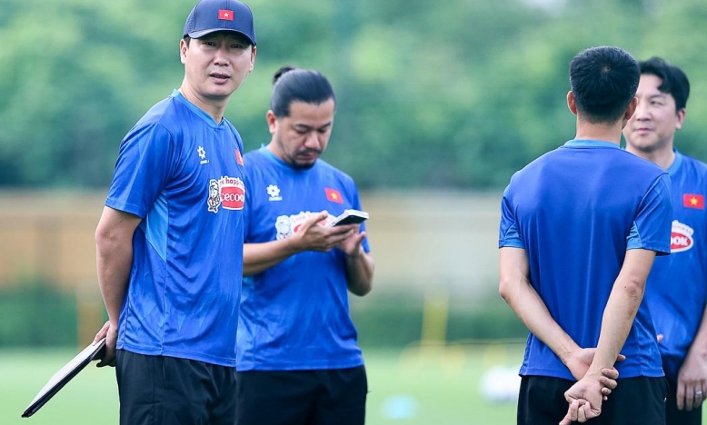 HLV Kim Sang Sik ra quyết định ngỡ ngàng với U23 Việt Nam