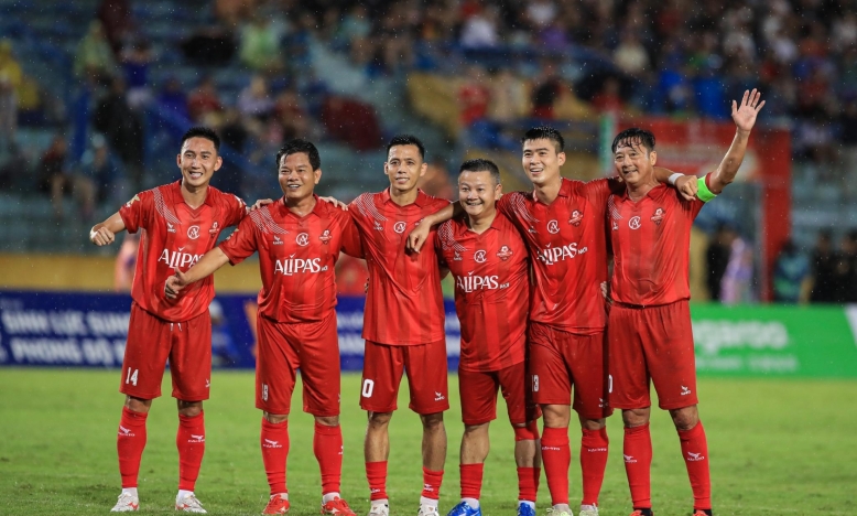 Việt Nam All Stars ngược dòng ấn tượng, đánh bại Huyền thoại MU