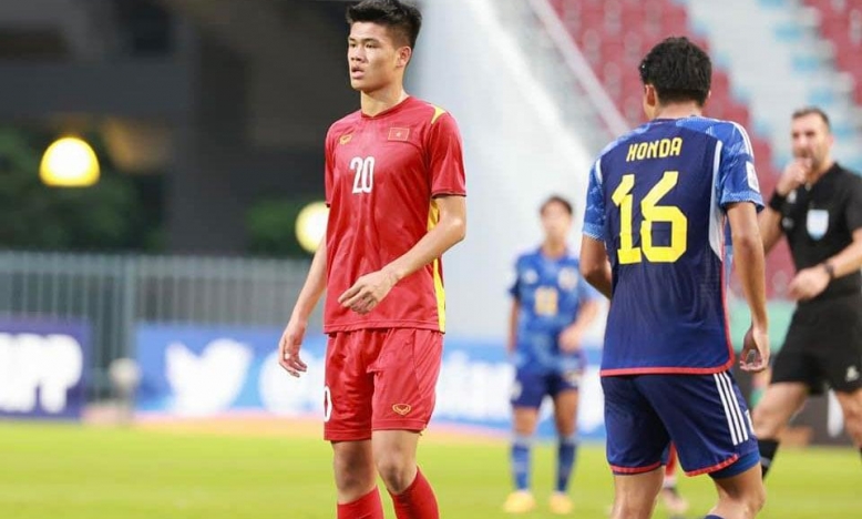 Sao U23 Việt Nam cao 1m95 ghi siêu phẩm vô lê cực đẹp mắt