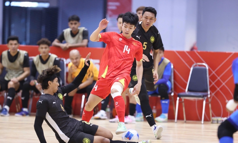 Việt Nam thua sốc Malaysia ở trận ra quân SEA Games 33