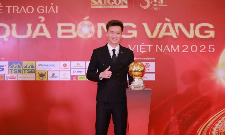 Hoàng Đức lần thứ 3 nhận giải QBV Việt Nam, Đình Bắc lỡ hẹn