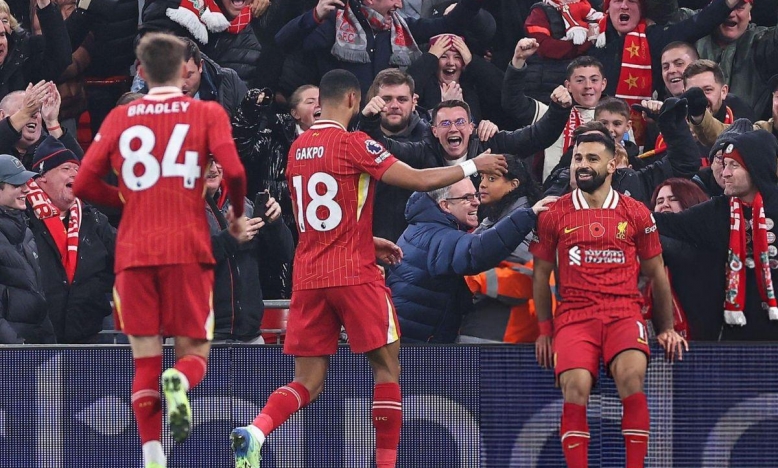 Salah solo đẳng cấp, Liverpool vững ngôi đầu Ngoại hạng Anh