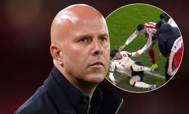 HLV Slot nói về hành vi xấu của Martinelli: 'Cậu ấy là người tốt'