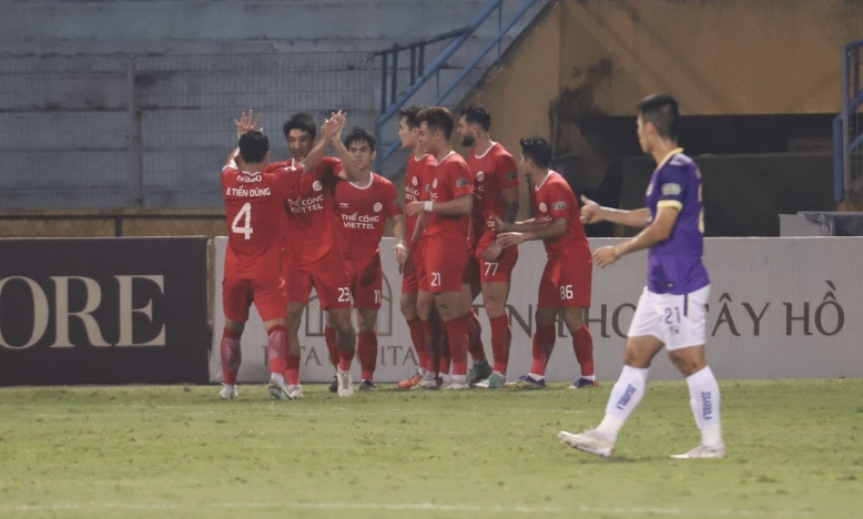 Trực tiếp Hà Nội 0-1 Viettel: Tìm kiếm bàn thắng