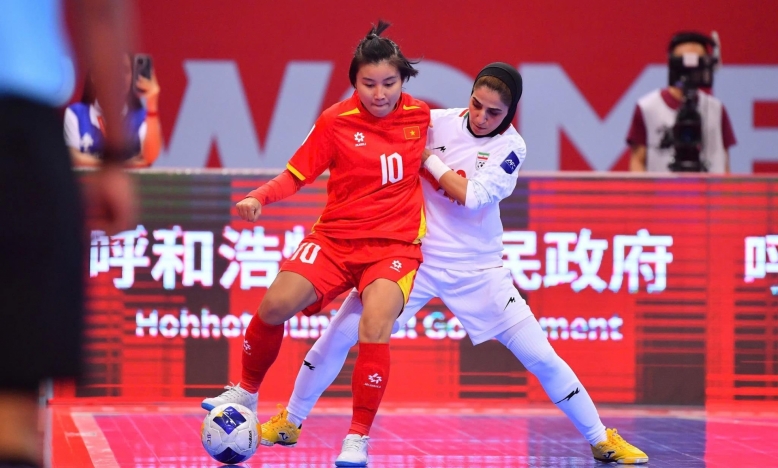 Việt Nam hòa đội hạng 9 FIFA, vào tứ kết với ngôi nhất bảng