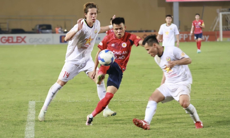 CAHN hoà nhạt nhoà Hà Tĩnh, khó đua vô địch V-League