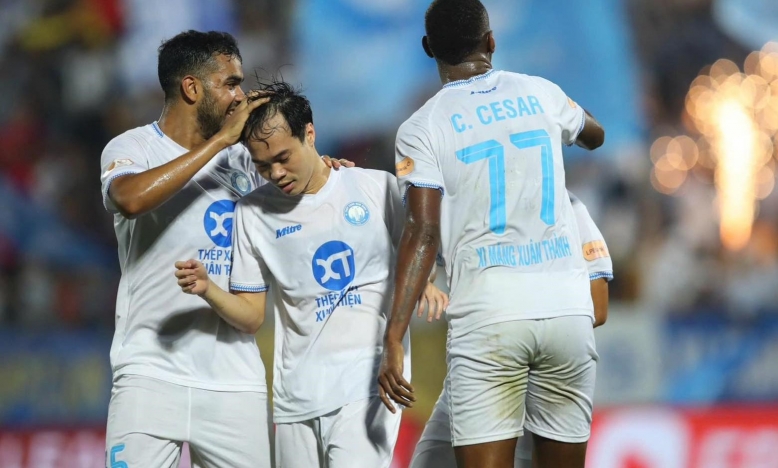 Văn Toàn, Tuấn Anh lập công, Nam Định thắng huỷ diệt 6-1 HAGL