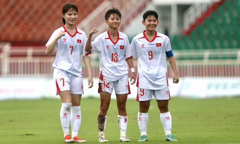Việt Nam thắng đậm 8-0, chính thức vào bán kết với ngôi đầu