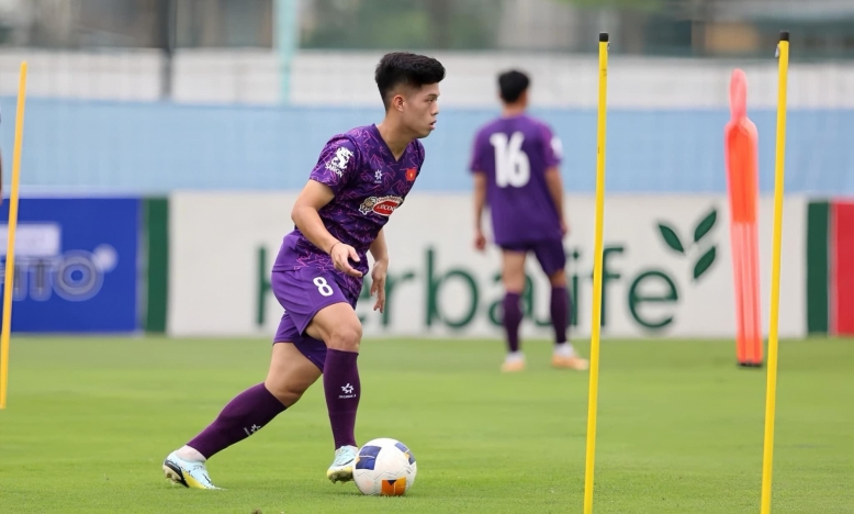 HLV Kim Sang Sik gọi thêm 1 cầu thủ lên U23 Việt Nam