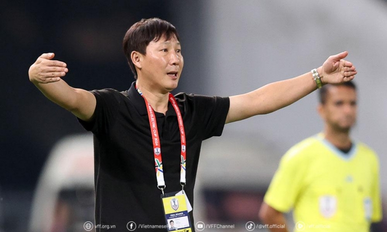 HLV Kim Sang Sik ra quyết định cực bất ngờ trước trận 'sinh tử' với Malaysia