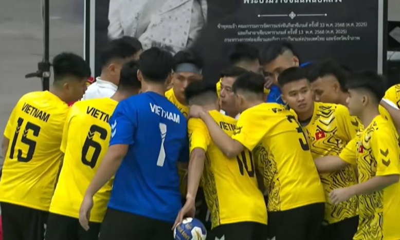 Bóng ném Việt Nam thắng nghẹt thở 27-25, sáng cửa bảo vệ HCV SEA Games