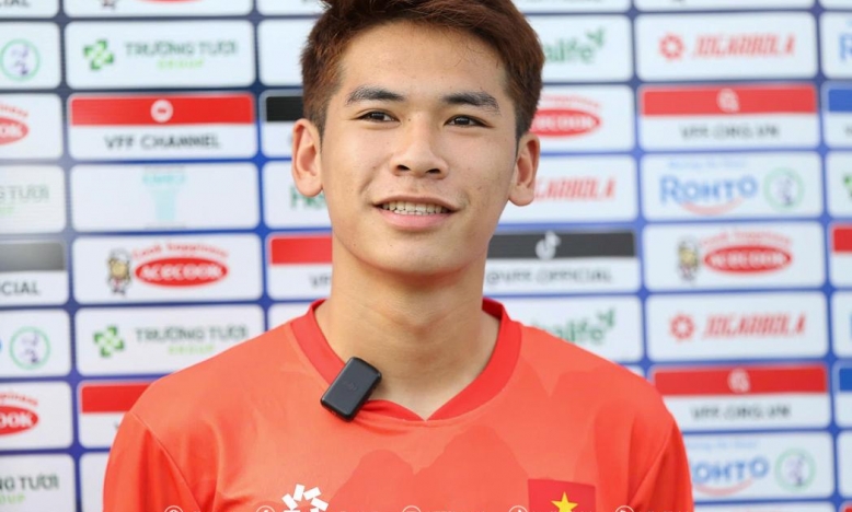 'Yamal' Văn Thuận mang đặc sản nem chua sang Qatar tập huấn