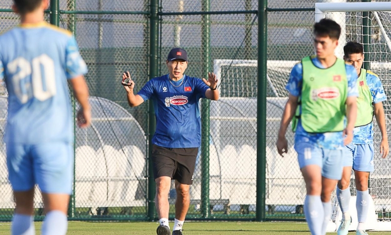HLV Kim Sang Sik chỉnh thước ngắm, ra quyết định ở trận gặp U23 Syria