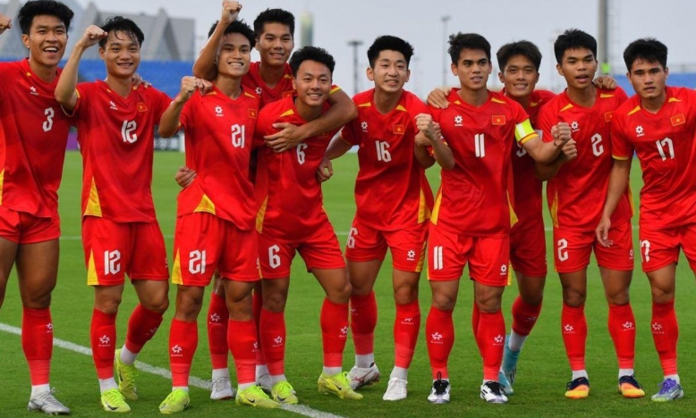 AFC ngả mũ thán phục 'ma thuật đen' của HLV Kim Sang-sik