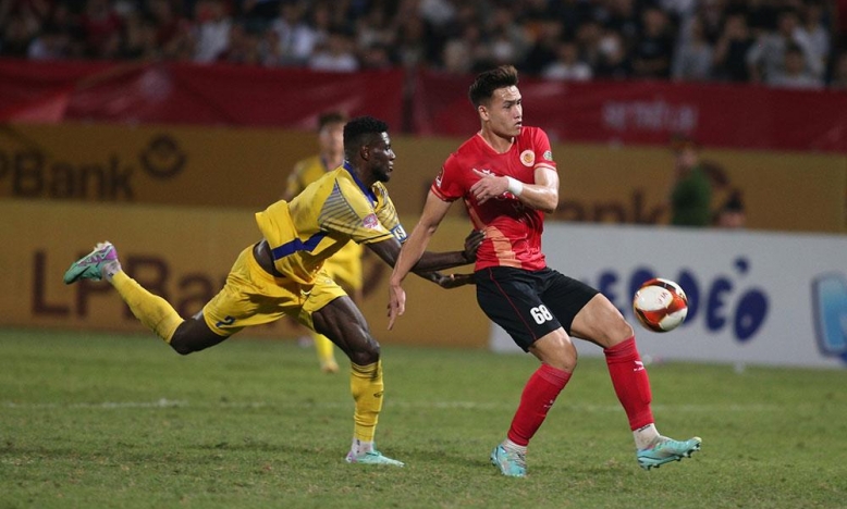 Trực tiếp CAHN 0-0 SLNA: Nhập cuộc hứng khởi