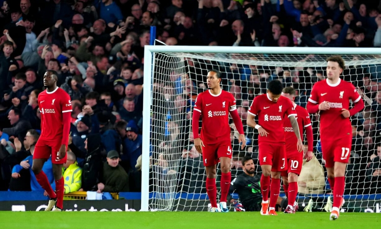 Thua bạc nhược, Liverpool 'hụt hơi' trong cuộc đua vô địch Ngoại hạng Anh