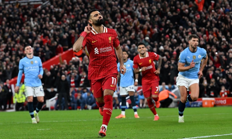 Salah chói sáng, Liverpool kéo dài chuỗi trận tệ hại của Man City