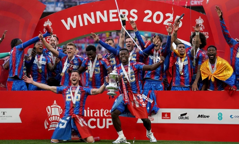 Thua đau Crystal Palace, Man City lỡ hẹn FA Cup