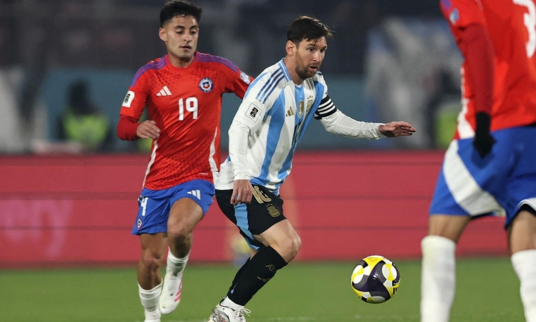 Messi mờ nhạt, Argentina thắng tối thiểu Chile