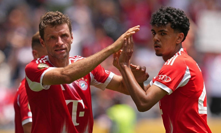 Hàng công rực sáng, Bayern vùi dập Auckland City 10 bàn không gỡ