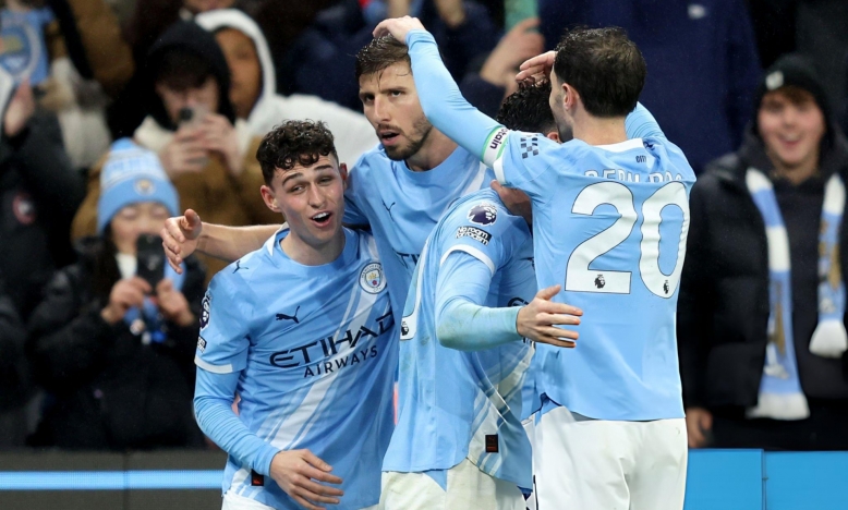 Hạ đẹp Sunderland, Man City ‘phả hơi nóng’ lên Arsenal