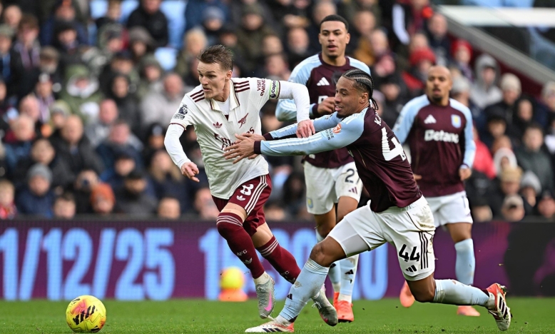 Nghiệt ngã phút cuối, Arsenal thua cay đắng Aston Villa