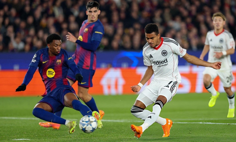 Trực tiếp Barca 0-1 Frankfurt: Địa chấn tại Camp Nou