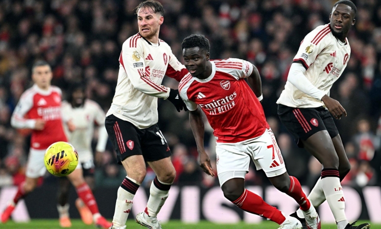 Hòa Liverpool, Arsenal lỡ cơ hội gia tăng cách biệt