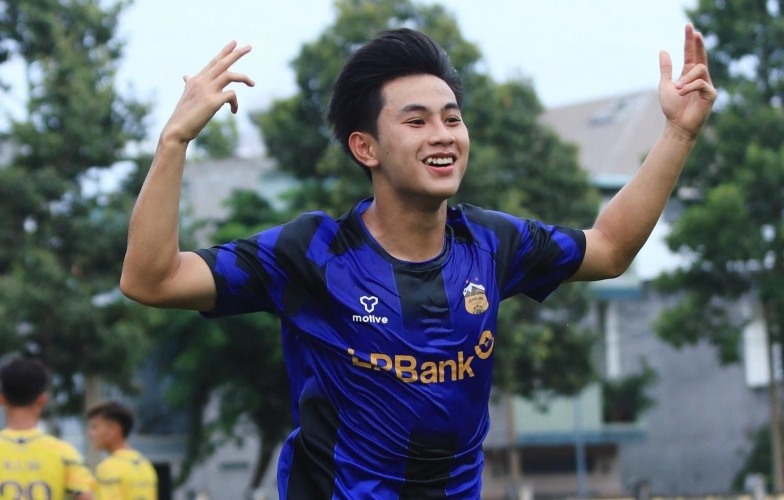 Thần đồng bóng đá Việt Nam lại tiếp tục tỏa sáng