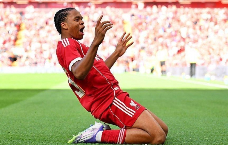 Thần đồng 16 tuổi của Liverpool 'gây sốt' tại châu Âu