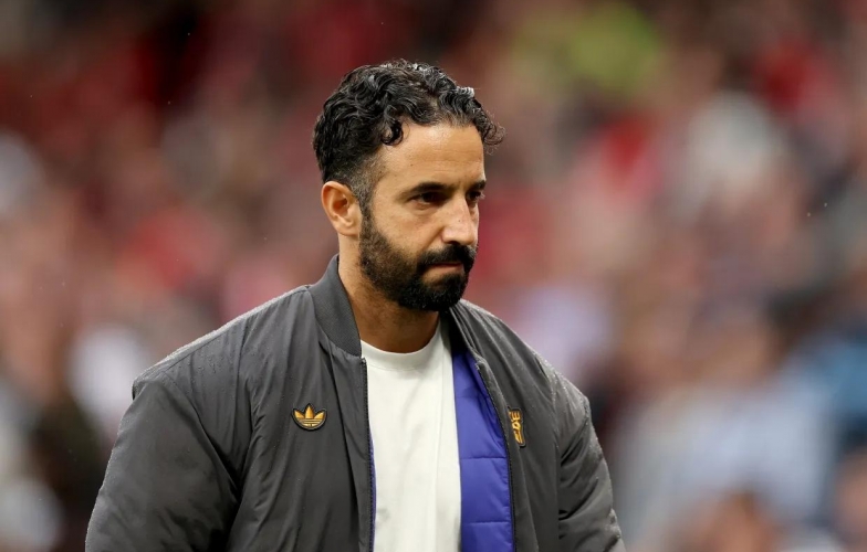 HLV Ruben Amorim không dám lướt mạng xã hội