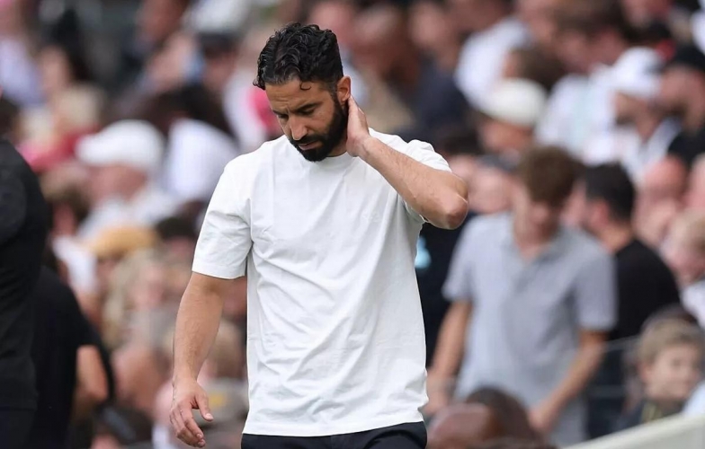 'Nhạc trưởng xuất chúng' nước Anh nói thẳng điều kiện để gia nhập MU