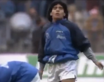 Video: Màn khởi động gây sốt của huyền thoại Maradona