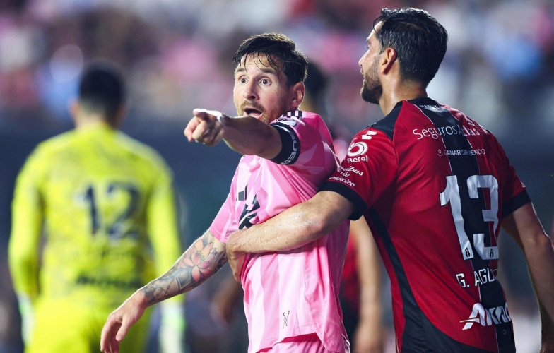Messi xin lỗi đối thủ sau hành động ăn mừng quá khích