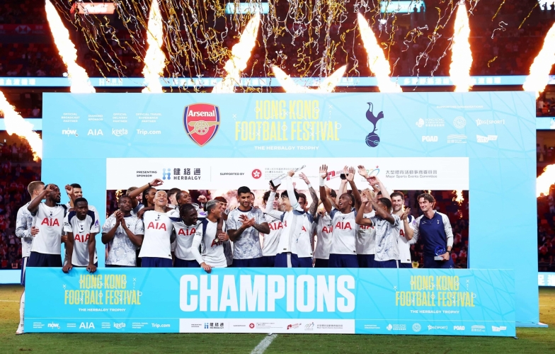 Thắng Arsenal, Tottenham hồ hởi khoe 'có thêm cúp trong tủ'