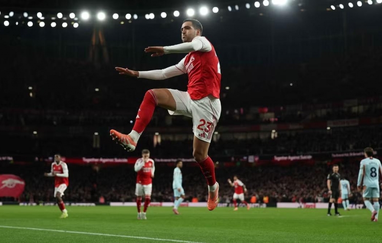 Tiền đạo bất đắc dĩ của Arsenal lại tiếp tục thăng hoa, khiến Arteta ngỡ ngàng