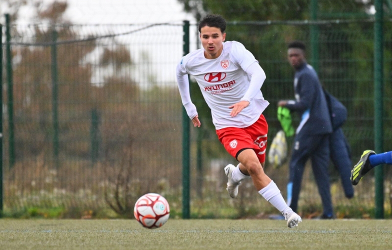 NÓNG: Trung phong Việt kiều Pháp 2K8 làm thủ tục nhập tịch Việt Nam