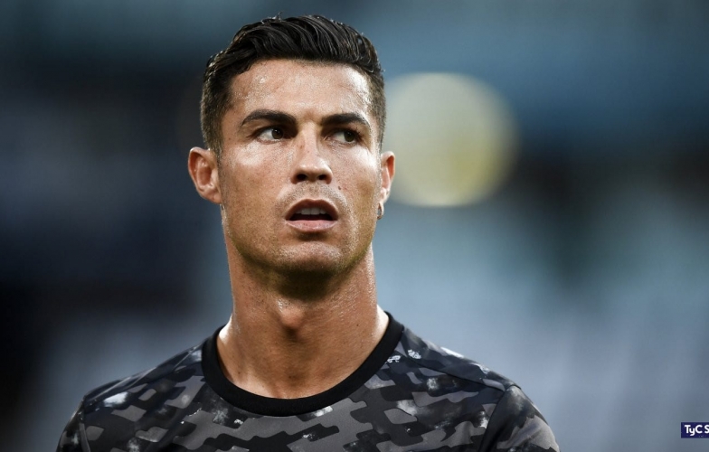 Bạn gái Ronaldo phản ứng bất ngờ sau phát biểu của HLV Real Madrid