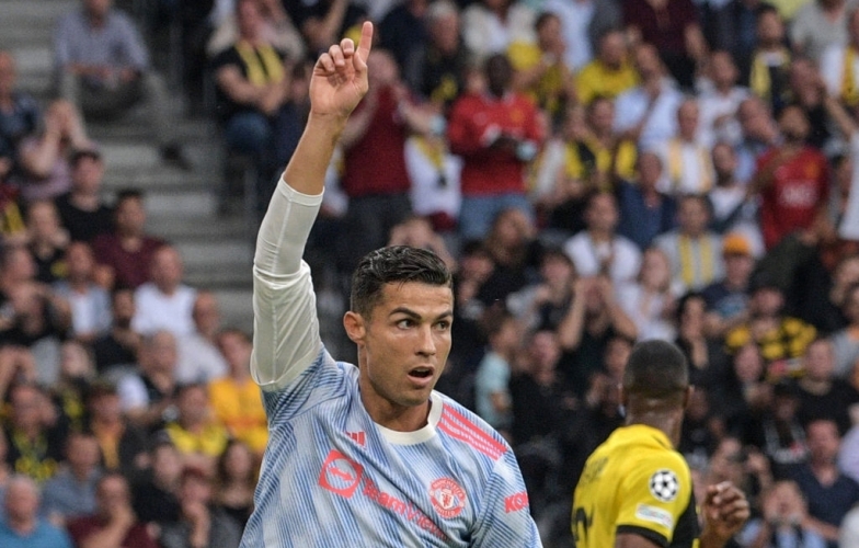 Ronaldo san bằng kỷ lục của Messi và thiết lập kỳ tích ở Cúp C1