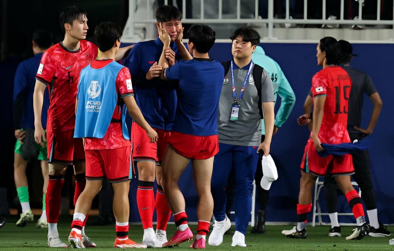 Cầu thủ U23 Hàn Quốc khóc ròng khi bị loại cay đắng tại Tứ kết U23 Châu Á