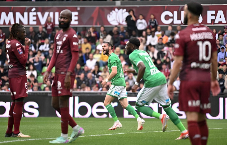 Saint Etienne nhọc nhằn đánh bại Metz, trụ hạng Ligue 1 thành công