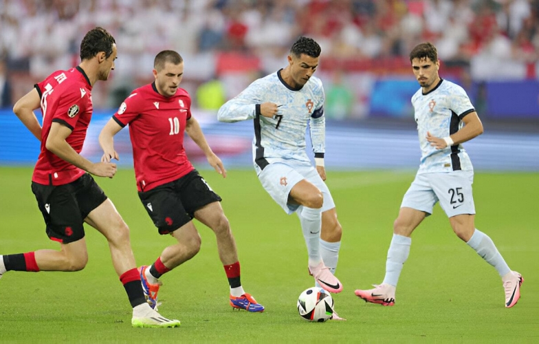 Trực tiếp Bồ Đào Nha 0-1 Georgia: Giờ nghỉ giải lao