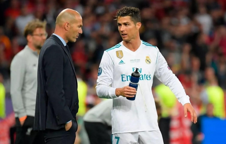 Al Nassr sa thải HLV, Ronaldo muốn tái hợp Zidane