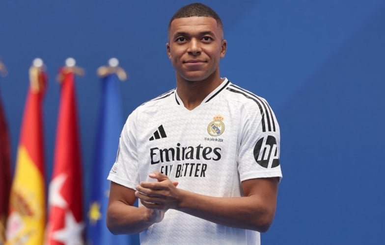 Kylian Mbappe giành giải thưởng đầu tiên của Real Madrid