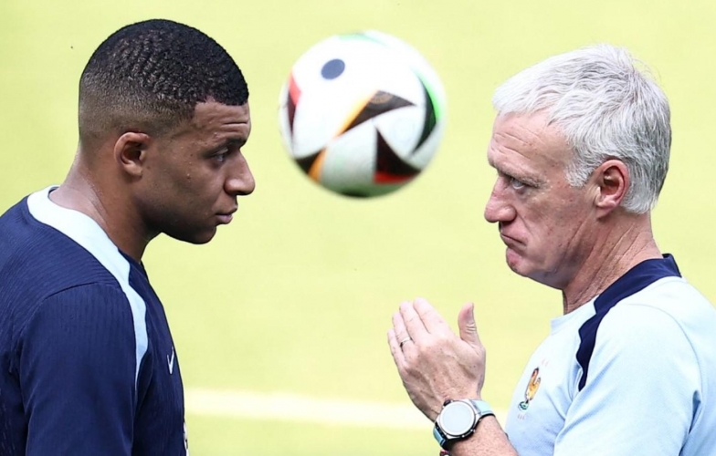 Tuyển Pháp dậy sóng, Deschamps tính 'tước băng' đội trưởng Mbappe