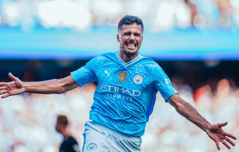 Rodri bất ngờ trở lại đội hình Man City